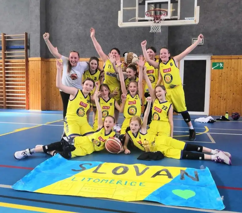 U12 bronzové na Easter Cupu!!
