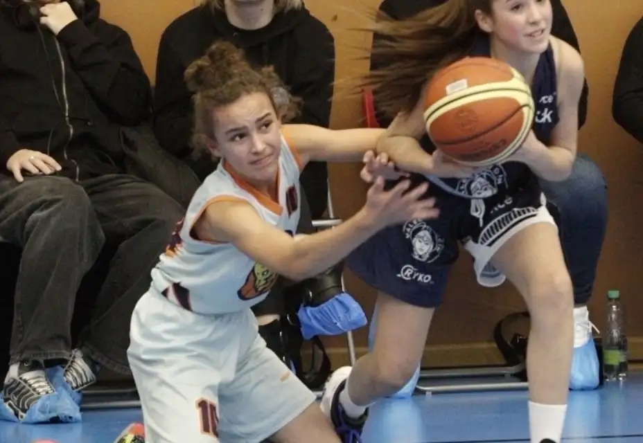 Lvice U13 proti Válečnicím
